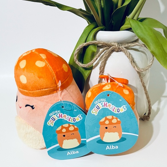 Alba mushroom Squishmallow - Picture 3 of 3